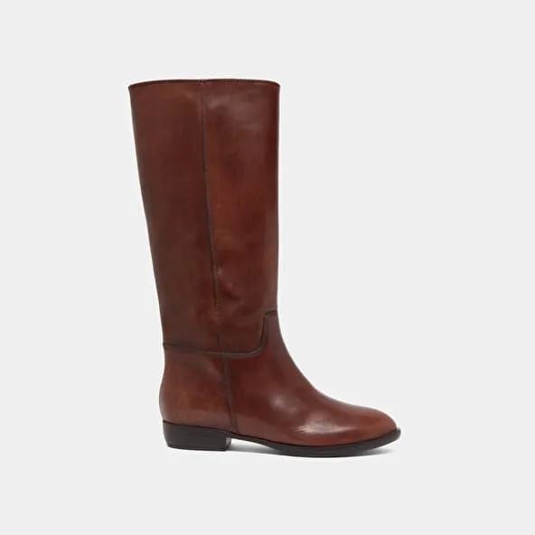 Cognac-coloured leather flat boots