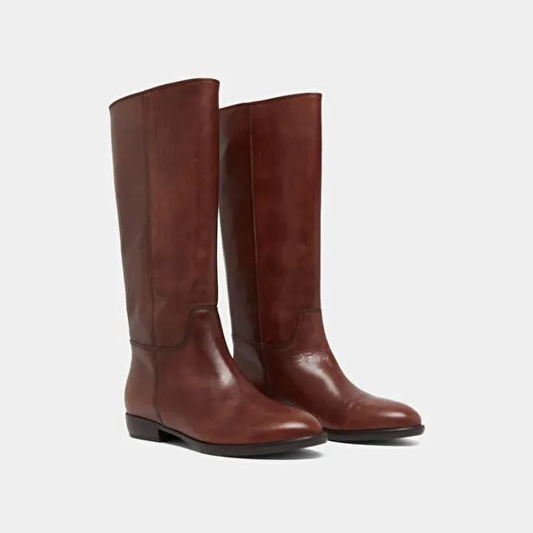 Cognac-coloured leather flat boots