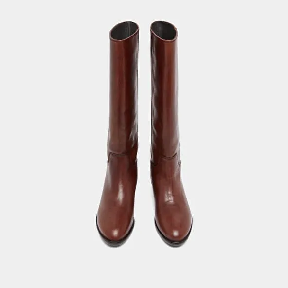 Cognac-coloured leather flat boots