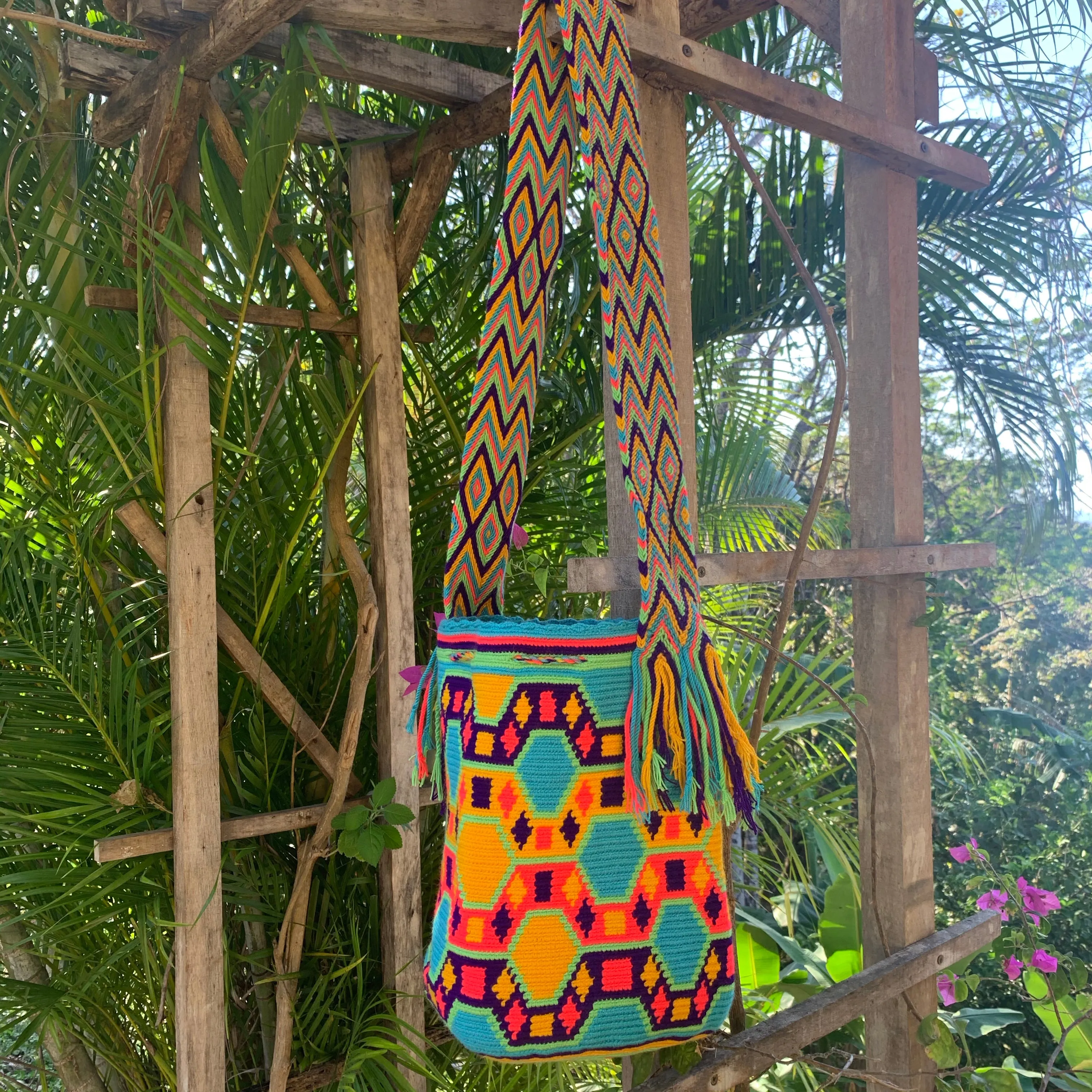 Neon Geometric Design Mochila