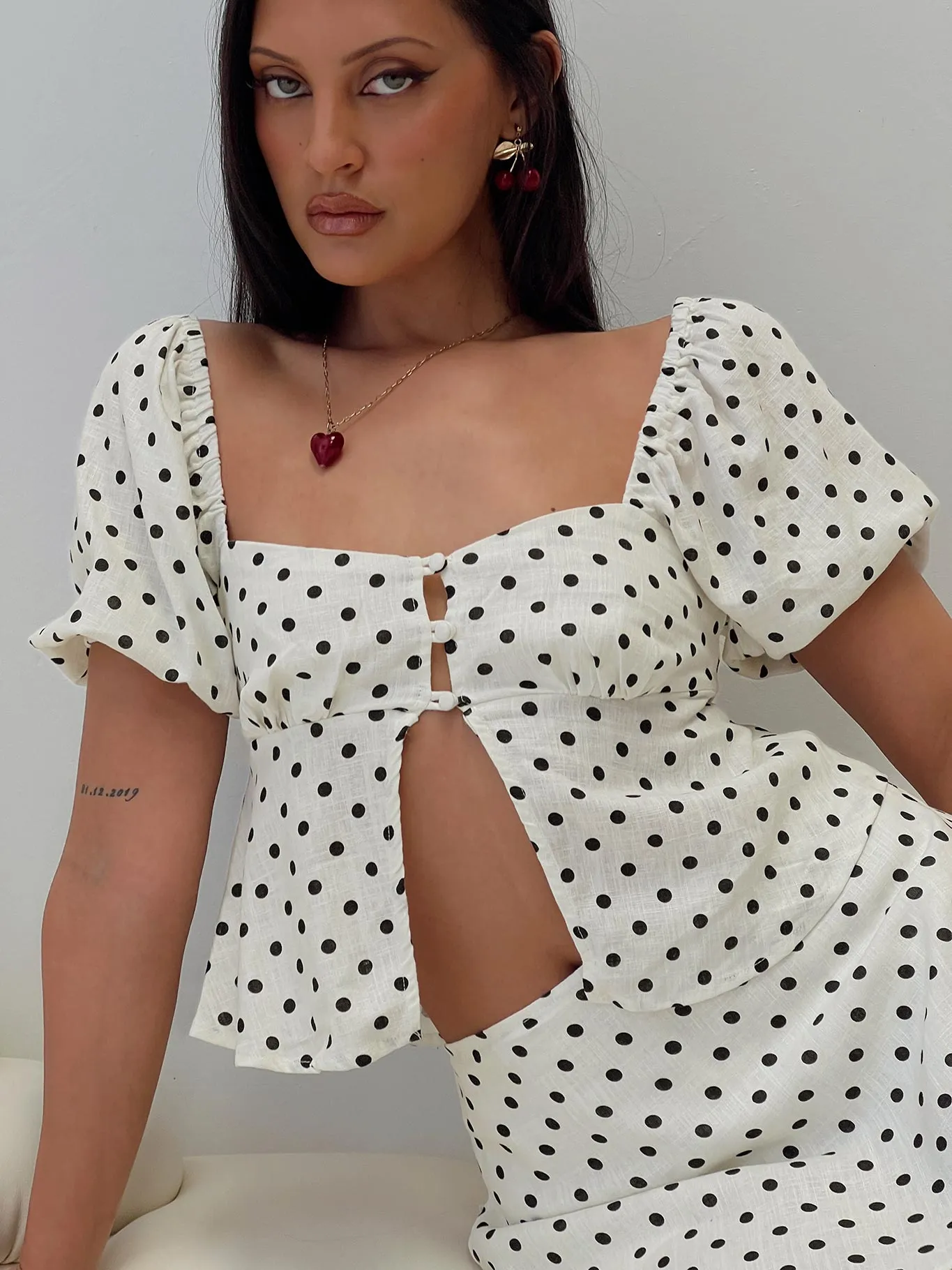 Passionfruit Linen Blend Top Cream/Black Polka Dot