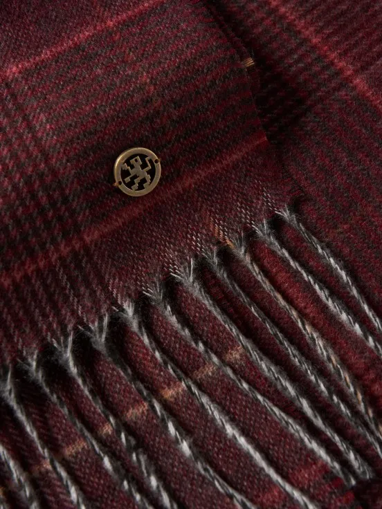 Plaid scarf with fringes