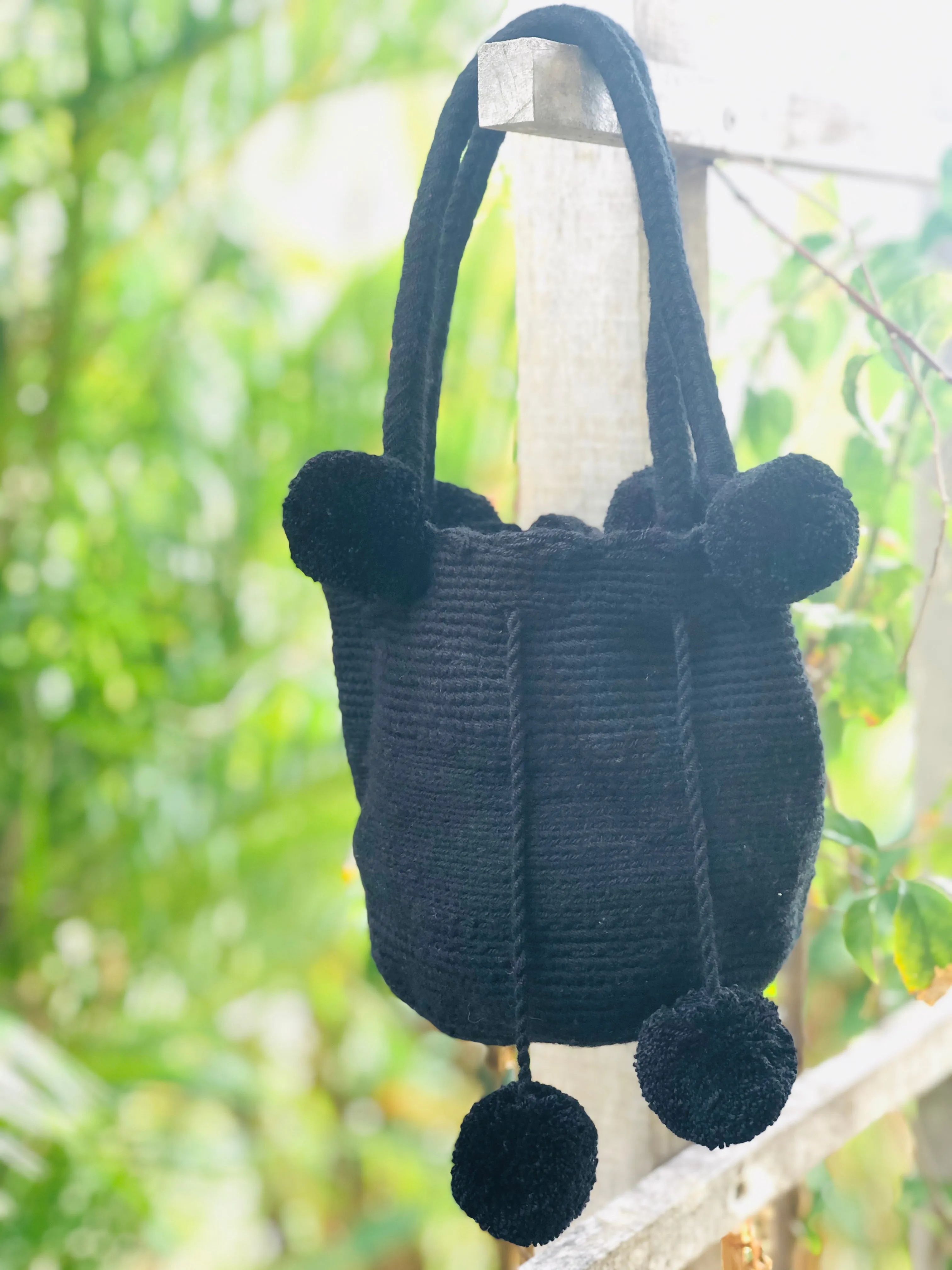 Small Black Pom Pom Mochila