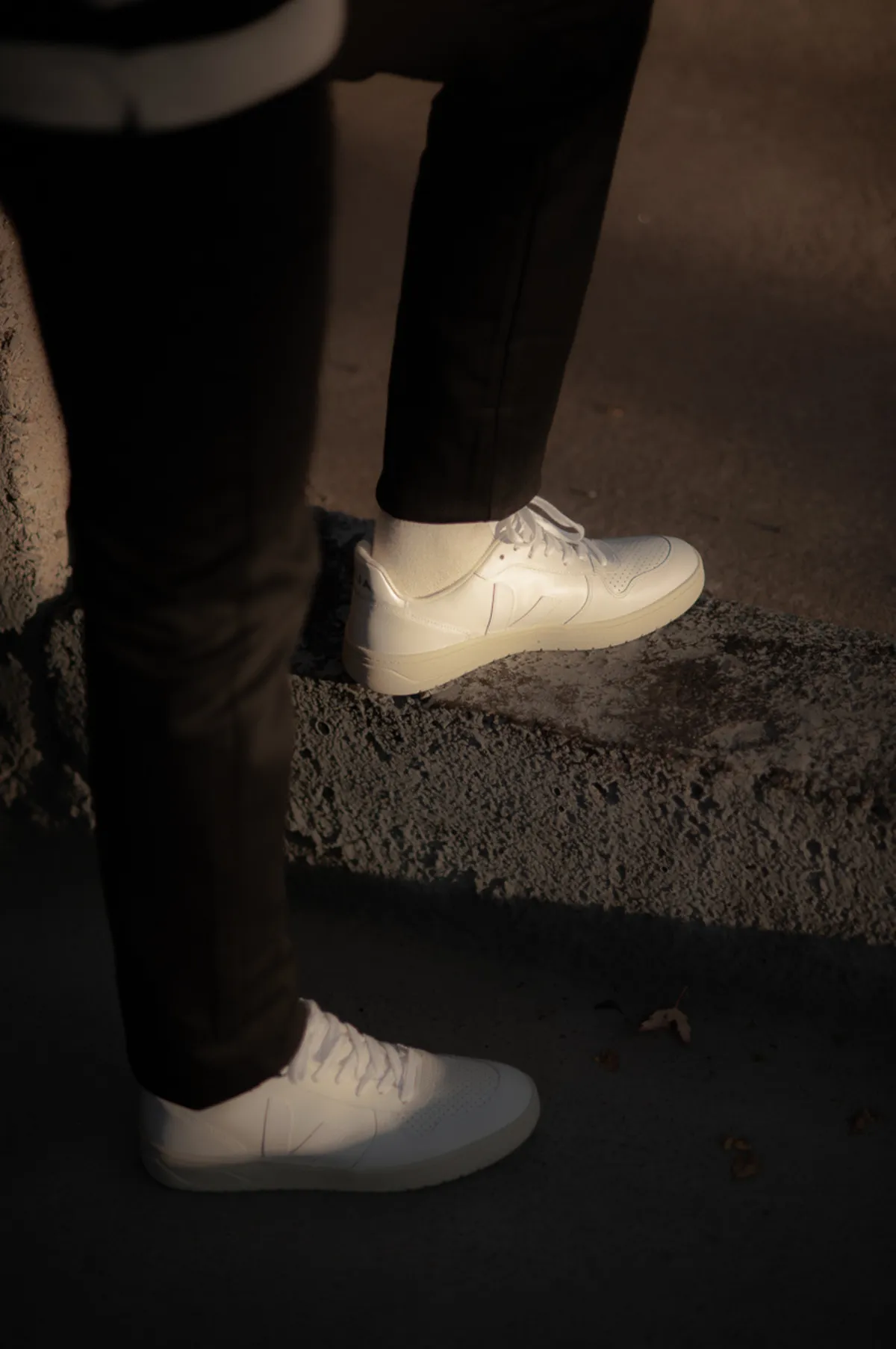 V 10 Sneaker - White